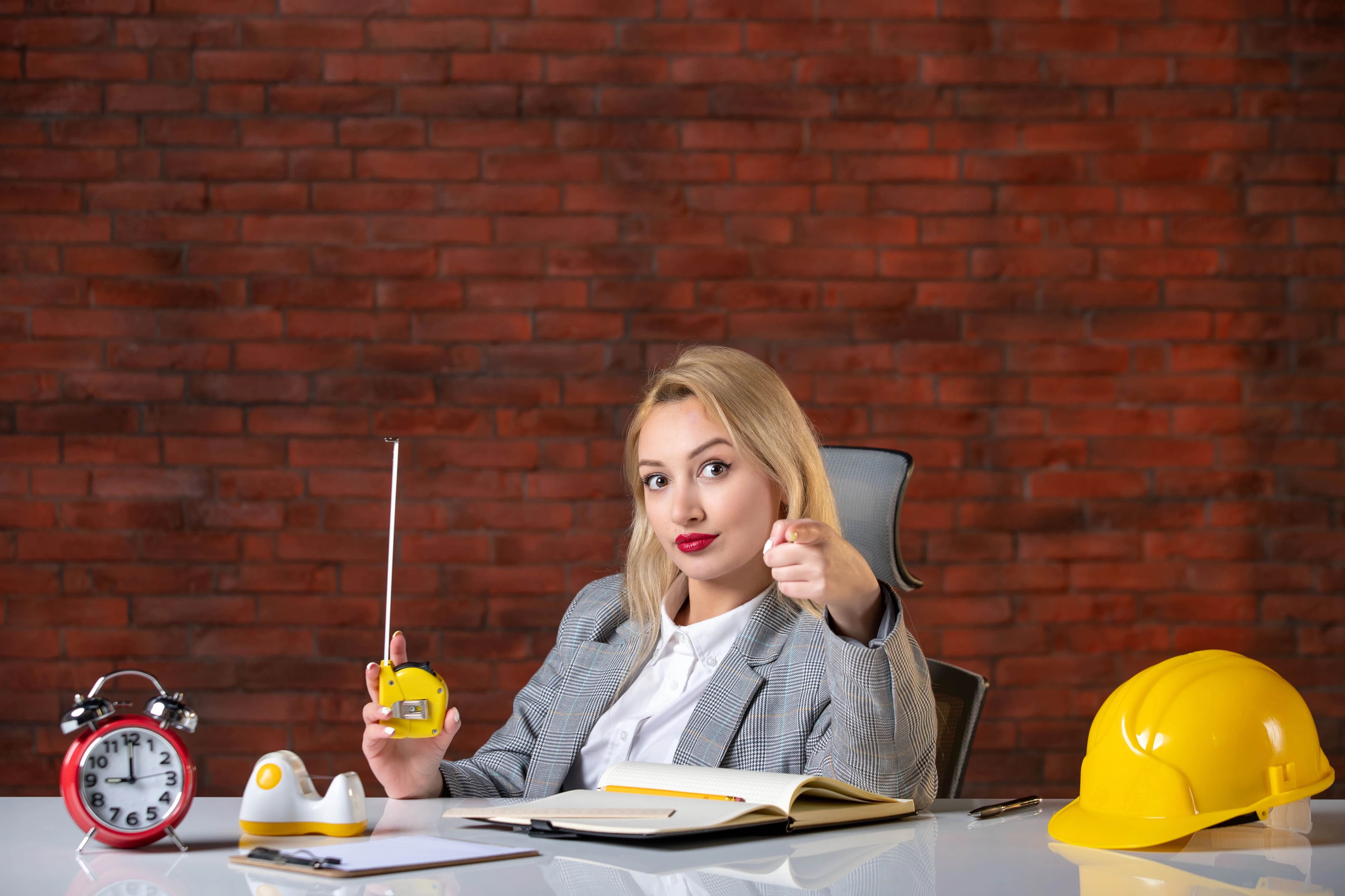 Kundenberaterin zeigt auf dich